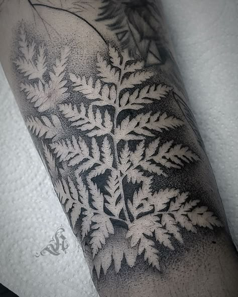 Nature Rib Tattoo Men, Dotwork Nature Tattoo, Negative Fern Tattoo, Negative Leaves Tattoo, Nature Gap Fillers Tattoo, Negative Flower Tattoo, Pacific Northwest Tattoo Ideas, Negative Tattoo, Gap Filler Tattoo