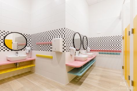 Toilet Design Kindergarden, Kindergarten Bathroom Design, Kindergarten Toilet Design, Kindergarten Bathroom, Preschool Room Layout, School Restroom, Wabi Sabi Bathroom, Kids Bathroom Design, Kids Toilet