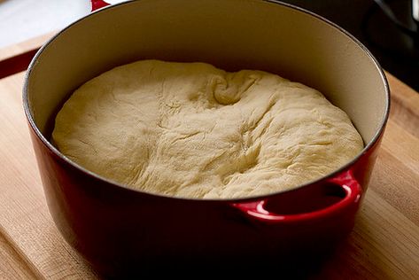 Sheepherders Bread Recipe, La Crueset, No Knead Bread Recipe, Creuset Recipes, Pot Bread, Le Crueset, Le Creuset Recipes, Breakfast Quick, Recipe Bread