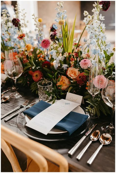 Masculine Wedding Florals, Art Deco Wedding Colors, Colorful Wedding With Black Accents, Spring Wedding Dark Colors, Masculine Wedding Flowers, Fall Wedding Italy, Masculine Florals, Modern Eclectic Wedding Decor, Modern Romance Wedding