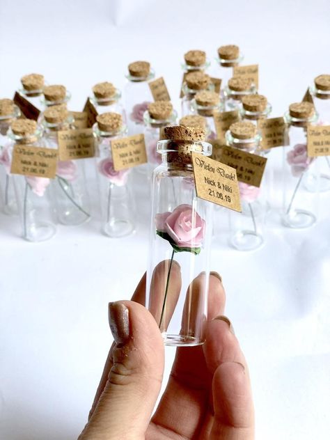 Wedding Souvenirs For Guests, Creative Wedding Favors, Inexpensive Wedding Favors, Wedding Favors And Gifts, Engagement Favors, Wedding Mementos, Wedding Favors Cheap, Favors Diy, Baptism Favors