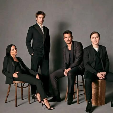 Batman Cast, The Batman 2022, Robert Pattinson Movies, Group Picture Poses, Batman 2022, Zoë Kravitz, Paul Dano, Headshot Poses, Corporate Portrait