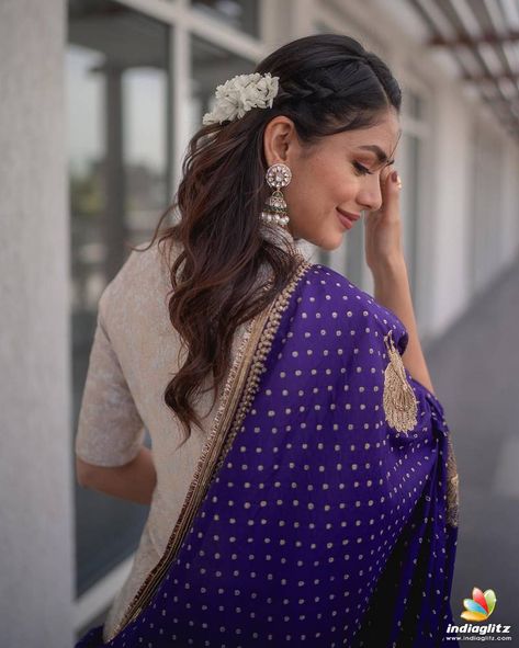 Simple Hairstyle For Saree, Hair Style On Saree, Mrunal Thakur, Bridal Hairdo, Ethnic Hairstyles, Hairstyles For Layered Hair, Traditional Indian Outfits, Glamorous Makeup, Natural Glam