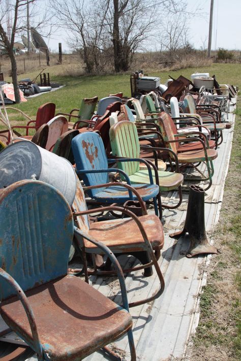 Bearly Makin It Antiques  Marion Kansas Antiques Collectibles Metal Lawn Chairs, Patio Furniture Makeover, Vintage Patio, Teak Patio Furniture, Metal Outdoor Furniture, Lawn Furniture, Love Chair, Old Chairs, Painted Chairs