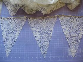 Garden Bunting Ideas, Old Lace Curtains, Diy Fabric Bunting, Bunting Ideas, Lace Bunting, Garden Bunting, Material Crafts, Vintage Bunting, Patchwork Curtains