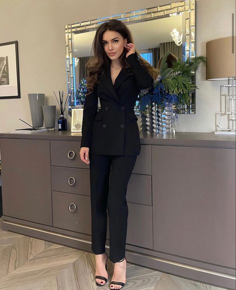 Stylish Office Wear, Business Dress Women, Lawyer Fashion, Lawyer Outfit, Professional Outfits Women, Business Outfits Women, Stylish Office, Business Casual Outfits For Work, Power Dressing