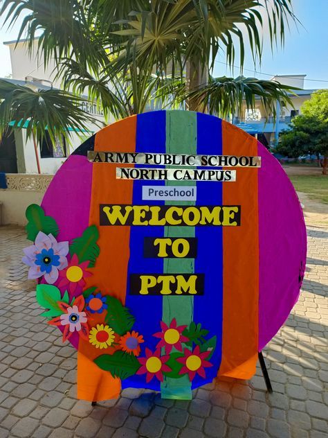 Principal Board Decoration, Welcome Board School Ideas, Welcome School Decoration Ideas, School Function Decoration Ideas, Welcome To Ptm Board Ideas, Welcome Boards For School, Preschool Entrance Ideas, School Welcome Board Ideas, Ptm Decoration School