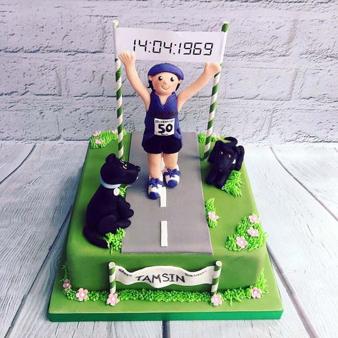 Runner Themed Cake, Running Themed Cake, Running Cakes Runners Birthday, Runner Cake Ideas, Runner Birthday Cake, Runners Cake, Marathon Cake, Running Cake, Te Araroa