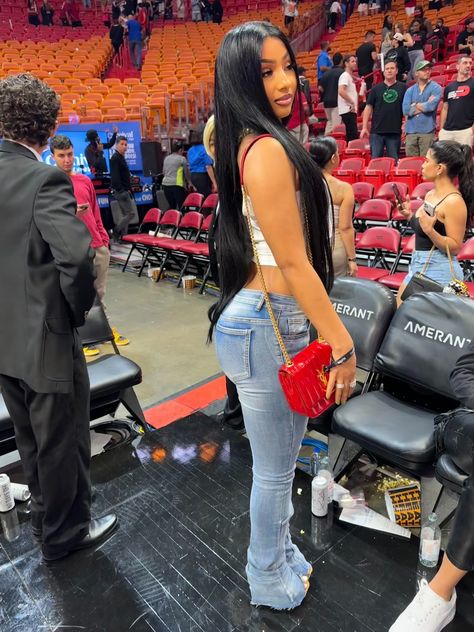 Black Baddies Outfit, Westbrook Outfits, Insta Baddie Outfits, Basketball Game Outfit Women, Basketball Game Outfit, Rubi Rose, Heat Basketball, Nba Outfit, Red Chanel