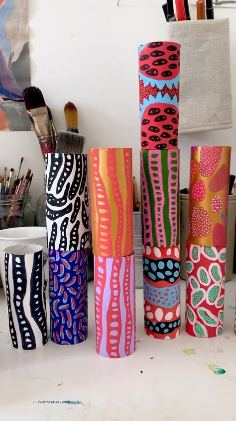 〰️ TOILET ROLLS 〰️ Who would’ve thought they could be this BEAUTIFUL! Yayoi Kusama inspired pattern making for some fun up and coming… | Instagram Paper Tube Art, Kusama Art Projects For Kids, Pattern Art For Kids, Yayoi Kasuma, Toilet Roll Art, Kusama Yayoi, Art Montessori, Yayoi Kusama Art, Falcon Art