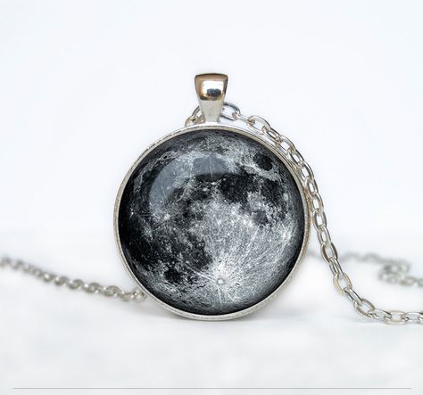 Full Moon Necklace, Hammered Silver Jewelry, Black Hills Gold Jewelry, Silver Jewelry Box, Necklace Moon, Space Galaxy, Gold Chains For Men, Moon Pendant Necklace, Gold Chain Jewelry