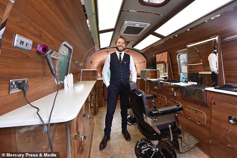 Mobile Barber Shop Trailer, Mobile Barbershop Ideas, Mobile Barber Shop, Mobile Barbershop, Luxurious Salon, Mobile Hair Salon, Mobile Beauty Salon, Mobile Barber, Mobile Hairdresser