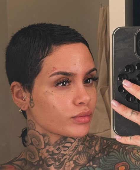 Kehlani Short Hair, Tomboy Cut, Kehlani Instagram, Buzzed Hair Women, Finger Waves Short Hair, Masc Fem, Hair Lookbook, Sleeve Tattoos For Guys, Cute Hand Tattoos