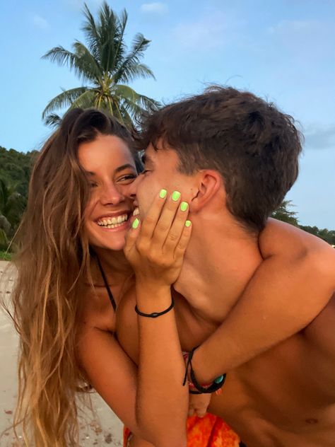 #thailand #younglove #loveyou #teenlove #paradise #islandlife #kiss #romantic #tropical Teenage Love, Dream Boyfriend, 사진 촬영 포즈, Couples Vibe, Cute Couples Photos, Boyfriend Goals, The Perfect Guy, Photo Couple, Cute Relationship Goals