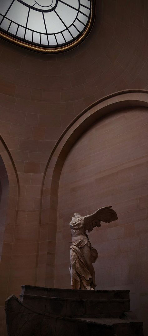 Winged Victory Of Samothrace Aesthetic, Wings Of Victory, Greek Sculptures Aesthetic, Classic Sculpture Wallpaper, Sculpture Wallpaper Aesthetic, Aphrodite Statue Wallpaper, Nike Of Samothrace Wallpaper, Greek Lockscreen Aesthetic, Aesthetic Sculpture Wallpaper