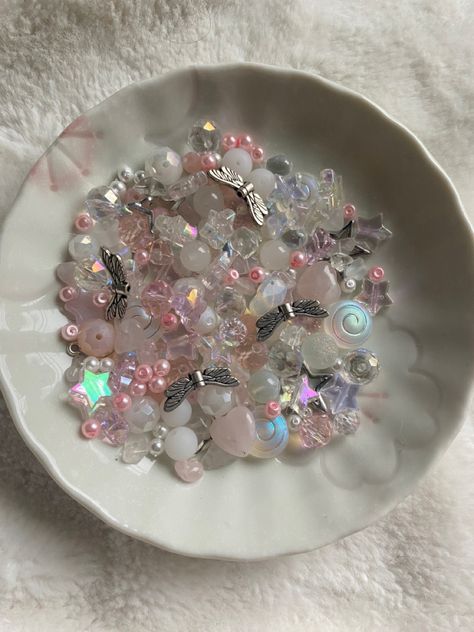 #beads #glassbeads #jewelry #handmadejewelry #beadedjewelry Bead Store Shops, Bead Confetti, Aesthetic Beads, Fantasy Dress Princesses, Bubble Goth, Bead Soup, Bead Charms Diy, Sparkly Jewelry, Pretty Beads