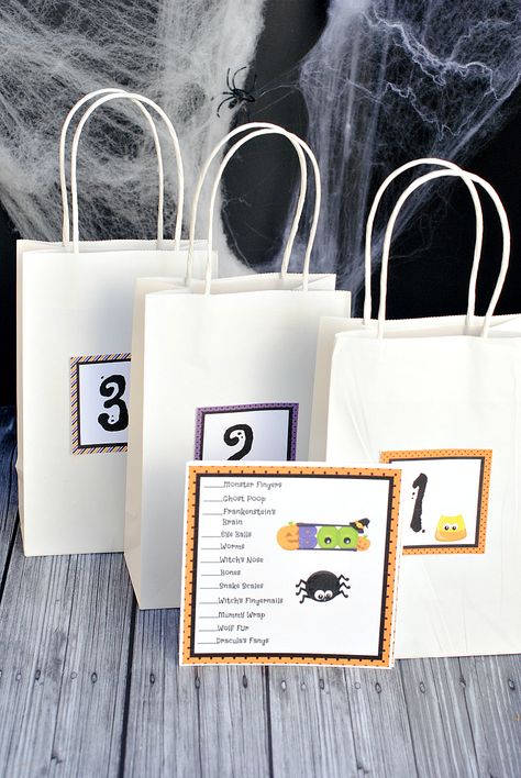 Halloween Class Party Games, Whats In The Bag, Halloween School Party, Kids Bat, School Party Ideas, Cupcakes Halloween, Bat Cupcakes, Bake Cupcakes, Spider Cupcakes