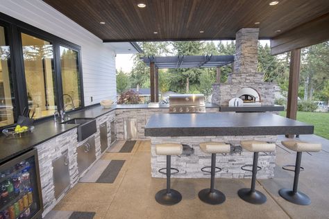 Pool Kitchen, Pizza Oven Outdoor Kitchen, Outdoor Kitchen Design Ideas, Outdoor Kitchen Cabinets, Modern Outdoor Kitchen, Outdoor Kitchen Bars, Backyard Fireplace, Outdoor Kitchen Island, Outdoor Living Rooms