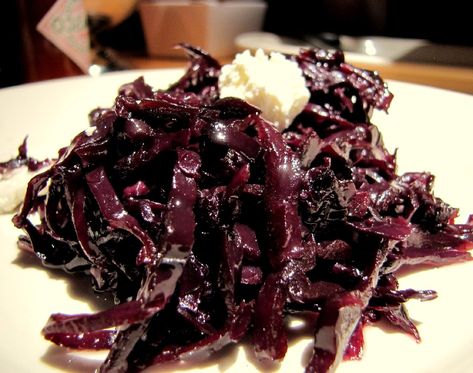 Spiced Red Cabbage, Cooked Red Cabbage, Red Cabbage Recipes, Braised Red Cabbage, Apple Dishes, Braised Cabbage, Goat Cheese Recipes, Roasted Cabbage, Cabbage And Bacon