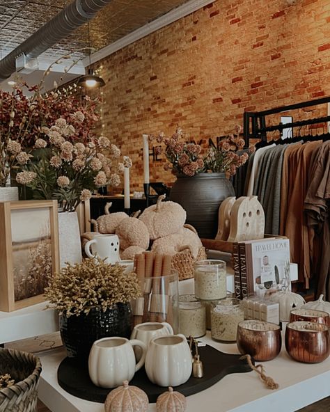 A peek at what’s new in the store🍂 Saturdays are for shopping and we have a beautiful downtown to do that in. See you soon🤎 Storefront: 407 S. Broadway Greenville, Oh Store hours: Tues-Fri 10-5:30 Saturday 10-2 Shop online: www.thecozynestbroadway.com Fall Storefront Decor, Eclectic Store Design, Fall Storefront Window Display, Autumn Store Display, Fall Boutique Display, Fall Boutique Ideas, Store Display Ideas Boutiques, Small Shop Interior Design, Fall Store Display Ideas