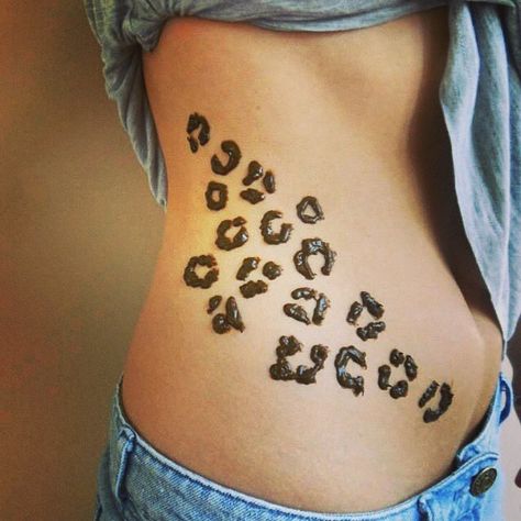 cheetah print on the side of the belly tattoo  hennabyang Scarlet Tattoo, Cheetah Print Tattoo, Tattoo On Stomach, Cheetah Print Tattoos, Leopard Print Tattoos, Cheetah Tattoo, Cute Henna Tattoos, Stomach Tattoos Women, Jagua Henna