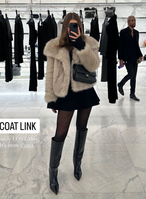 Winter Ascot Outfit, Black Leather Jacket With Fur Outfit, Fur Coat Skirt Outfit, Boston Winter Fashion, New Years Winter Outfit, Winter Races Outfit, New York Christmas Outfits Winter, Black Faux Fur Jacket Outfit, Boston Outfits Winter