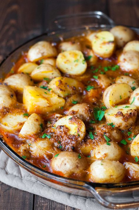 Hearty Vegan Spanish Potatoes - Natural Comfort Kitchen Spanish Potatoes, Gf Bread, Vegan Side Dishes, Vegan Potato, Vegan Sides, Potato Recipe, Potatoes Recipe, Vegetarian Cooking, Vegan Cooking