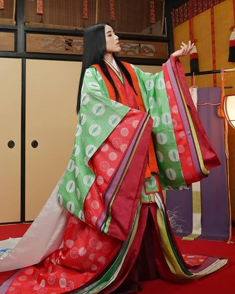 Heian Period Woman, Edo Period Fashion, Japanese Royalty Clothing, Japanese Princess Kimono, Traditional Kimono Japan, Traditional Japanese Fashion, Royalty Clothing, Japanese Princess, Medieval Japan