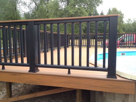 Trex Deck Railing, Horizontal Deck Railing, Trex Railing, Metal Deck Railing, Trex Decking, Deck Railing Ideas, Patio Railing, Deck Railing Design, Metal Deck