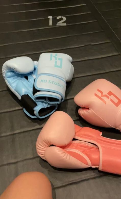 Kickboxing Asethic, Kickboxing Workout Aesthetic, Boxer Wife Aesthetic, Boxer Fits Women, Women Boxing Aesthetic Wallpaper, Kickbox Aesthetic, Boxer Boyfriend Aesthetic, Boxing Class Aesthetic, Snap Boxe