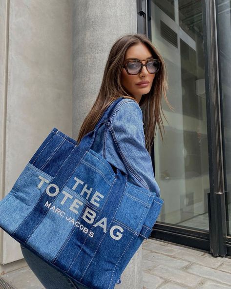 Tiffany's Jewelry, Denim Outfit Women, Double Denim Outfit, What Is Trending Now, Tote Outfit, Bag Outfit, Marc Jacobs Tote, Denim Tote Bags, Double Denim