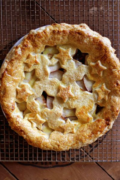 Quince and pear pie just in time for autumn. It won Nov. 2012 recipe contest..takes all day to make but it must be good. Quince Pie, Fall Pies Recipes, Pear Pie Recipe, Quince Recipes, Pear Pie, Fall Pies, Pear Recipes, Thanksgiving Pies, Fruit Pie