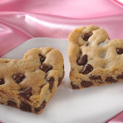 Chocolate Chip Pan Cookies, Nestle Tollhouse Chocolate Chip Cookies, Cookie Heart, Tollhouse Chocolate Chip Cookies, Toll House Chocolate Chip, Pan Cookies, Valentines Baking, Toll House, Just Bake