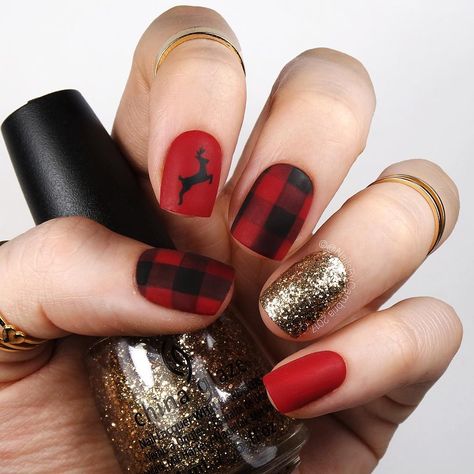 5,561 Likes, 33 Comments - NAILS BY CAMBRIA (@nailsbycambria) on Instagram: “I love buffalo plaid nail art so much, I might incorporate it into another…” Plaid Nail Art, Holiday Nail Designs, Plaid Nails, Cute Christmas Nails, Christmas Nail Art Designs, Holiday Nail Art, Christmas Nails Acrylic, Winter Nail Art, Beautiful Nail Designs