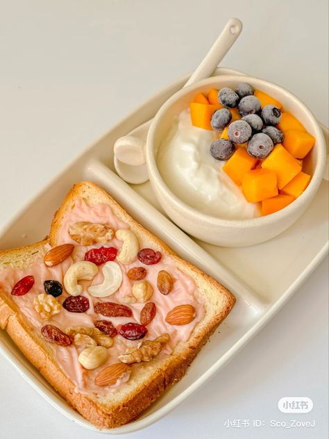 Fruit Toast, Delicious Food Image, Easiest Recipes, Resep Smoothie, Recipes To Make At Home, Creamy Yogurt, 귀여운 음식 그림, Makanan Diet, Healthy Food Dishes