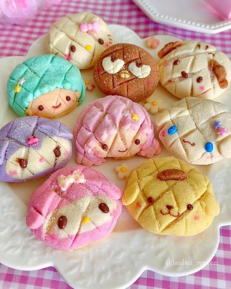 Melon Bread, Kawaii Dessert, Kawaii Cooking, Cute Baking, Cute Snacks, Cute Food Art, Hello Kitty Birthday, Sweet Snacks Recipes, Hello Kitty Items