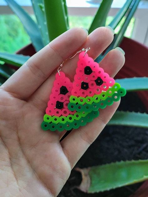 Perler Bead Earrings, Perler Earrings, Mini Watermelon, Mini Hama Beads, Melt Beads Patterns, Hamma Beads Ideas, Easy Perler Bead Patterns, Melty Bead Patterns, Pixel Beads