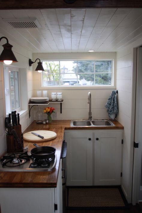 It seems like the double sink is wasted space but overall, I like this 160sq ft tiny house on wheels. Small Kitchen Decoration, Model Dapur, Tiny Kitchen Design, Small Kitchen Decor, Tiny House Kitchen, House Design Kitchen, Apartment Kitchen, Tiny House Living, Tiny Kitchen