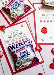 Free Printable for Classmates:  Fruit Snack Valentines! Valentines Day Cards Diy, Valentines Printable, Friend Valentine Gifts, Diy Beer, Fruit Snack, Valentine Gifts For Kids, Printable Valentines, Preschool Valentines, Printable Valentine