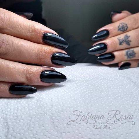 Nail Design Ideas Short, Almond Nail Design Ideas, Black Almond Nail Designs, Black Almond Nails, Long Almond Nails, Jade Nails, Almond Nail Art, Elegant Manicure, Short Almond Nails