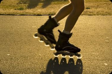 Skate At Night, Rollerblading Aesthetic, Future Moodboard, Skate Tattoo, Flannel Jeans, Skateboarding Aesthetic, Aesthetic Skater, Roller Blading, Skateboard Photos