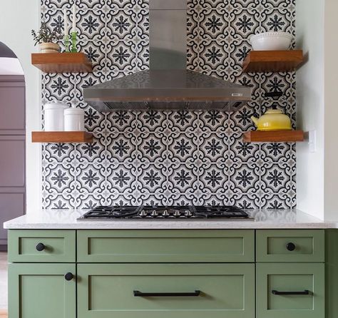 Customer Favorites: 10 Backsplashes We Love - The Tile Shop Blog Colorful Backsplash Kitchen, Moroccan Kitchen Backsplash, Unique Tile Backsplash, Moroccan Backsplash, Olive Green Kitchen, Penny Round Tiles, Kabinet Dapur, Green Kitchen Cabinets, Tiles Kitchen