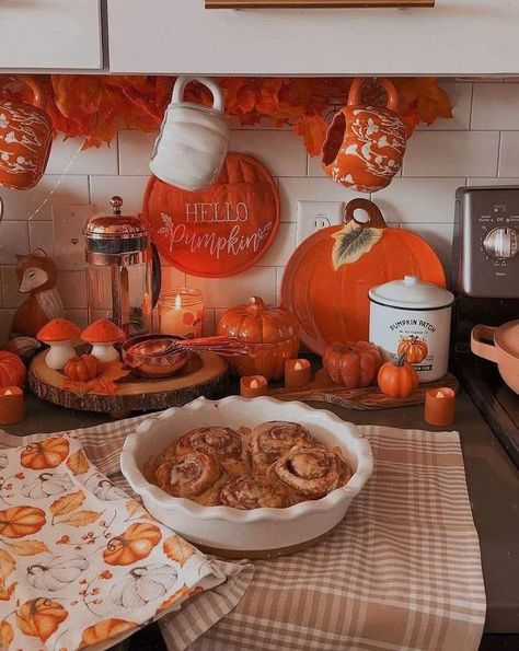 Autumn Kitchen, Fall Room Decor, Fall Table Centerpieces, Fall Kitchen Decor, Kitchen Organisation, Fall Thanksgiving Decor, Pumpkin Spice Season, Fall Kitchen, Fall Halloween Decor