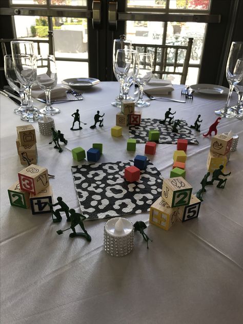 Toy story Toy Story Wedding Theme, Disney Tables, Toy Story Table Centerpieces, Toy Story Wedding, Disney Masquerade, Disney Homecoming, Toy Story Decorations, Pixar Party, Post Prom