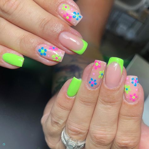 Neon Flower Nail Designs, Bright Flower Nails, Neon Flower Nails, Galactic Nails, Pink Bling Nails, Cowboy Nails, Sports Nails, Checkered Nails, Nails Flowers