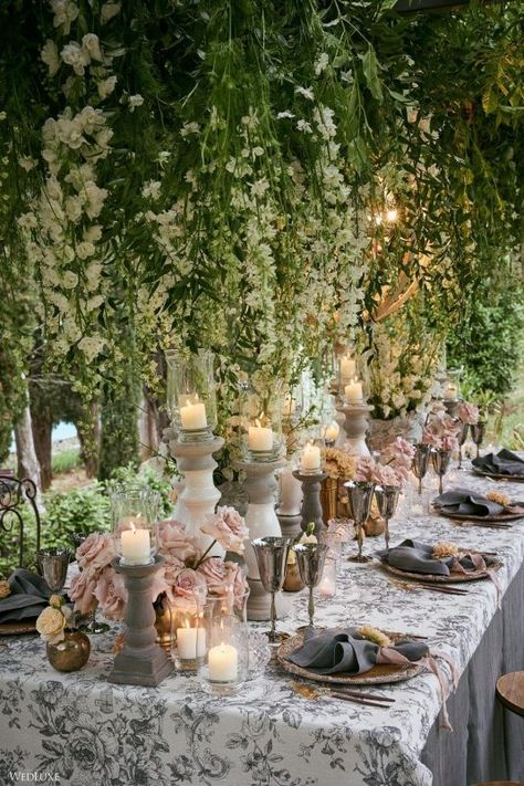 #wedluxe #wedluxemagazine #wedding #reception #decor #tablescape #greenery #floral #destination #countryside Tablescape Greenery, Italian Wedding Reception, Romantic Tablescape, French Chateau Wedding, Italian Country, Country Vibes, Party Tablescapes, Colors Inspiration, Tablescape Inspiration