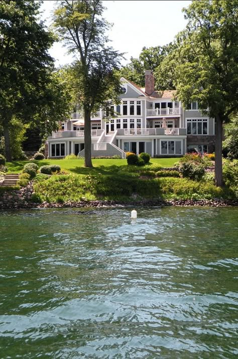 Beautiful Lake House Dream Homes, Mansion By The Lake, Pretty Lake Houses, Huge Lake House, Lakehouse Mansion, Old Money Lake House, Lakehouse Aesthetic, House By Water, Southern Lake House