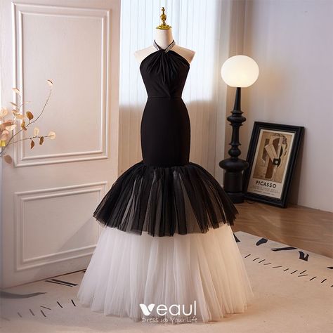 Unusual Black Evening Dresses 2023 Ball Gown Halter Sleeveless Backless Floor-Length / Long Evening Party Formal Dresses Mermaid Black And White, White Prom Dress Mermaid, Black Mermaid Prom Dress, Winter Wedding Venues, Tulle Long Prom Dress, Halter Prom Dresses, White Mermaid, Black Mermaid, Tulle Sleeves