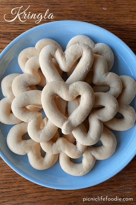 Whether they are shaped like hearts, knots, or figure-eights, these simple Kringla Cookies will taste as good as they look! Kringla Cookies, Kringla Recipe, Dessert Bar Wedding, Honey Cookies, Simple Cookies, Cookie Recipes Homemade, Shaped Cookies, Kinds Of Cookies, Chocolate Oatmeal