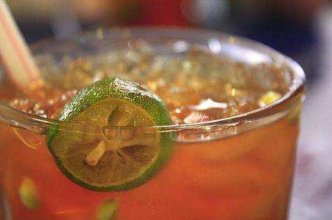 Teh O Ais     Ice Tea with Lime Local Drinks, Malaysian Dessert, Lime Tea, Malaysian Food, Drink Local, Cooking Lessons, Food Tour, Ice Tea, Food Pin